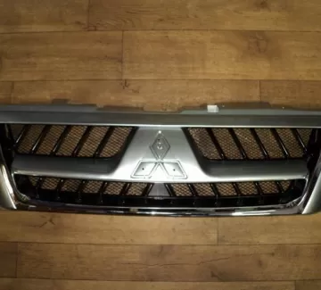 Решетка MITSUBISHI PAJERO 03-06 Краснодар Решетка MITSUBISHI PAJERO 03-06 Краснодар