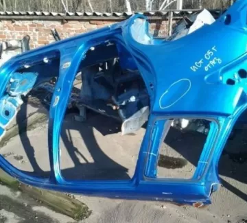 Отрез кузова Toyota Ist 2005 боковина Краснодар