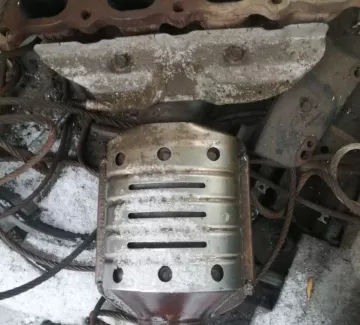 Коллектор катализатора Hyundai Trajet 2000-2006 выпускной Краснодар Коллектор катализатора Hyundai Trajet 2000-2006 выпускной Краснодар