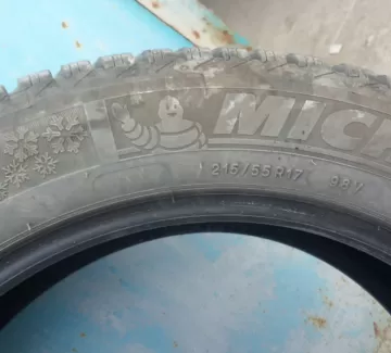Зимние нешипованные шины б/у Michelin Alpin A4 215/55 R17 98v Зимние нешипованные шины б/у Michelin Alpin A4 215/55 R17 98v