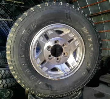 Продажа Диск T 15*7JJ-8 и Шина 265/70R15 б/у. Продажа Диск T 15*7JJ-8 и Шина 265/70R15 б/у.
