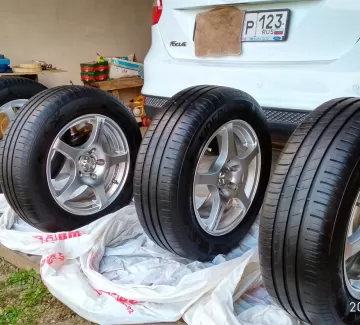 Резина Hankook K425 Kinergy Eco с дисками Резина Hankook K425 Kinergy Eco с дисками