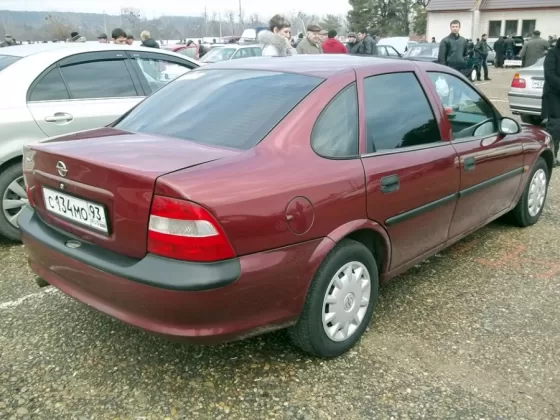 Купить Opel Vectra 1600 см3 МКПП (116 л.с.) Бензин инжектор в Лабинск: цвет вишня Седан 1996 года по цене 180000 рублей, объявление №3069 на сайте Авторынок23