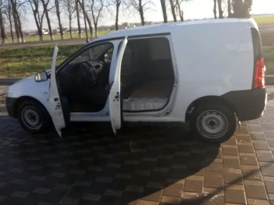 Купить ВАЗ (LADA) Largus 1600 см3 МКПП (84 л.с.) Бензин инжектор в Армавир: цвет белый Универсал 2015 года по цене 450000 рублей, объявление №5447 на сайте Авторынок23