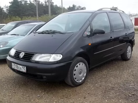 Купить Volkswagen Sharan 1800 см3 МКПП (150 л.с.) Бензин инжектор в Кропоткин: цвет черный Минивэн 1999 года по цене 250000 рублей, объявление №2495 на сайте Авторынок23