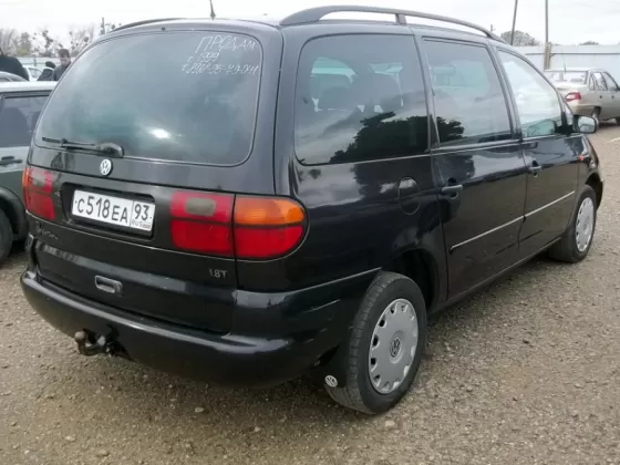 Купить Volkswagen Sharan 1800 см3 МКПП (150 л.с.) Бензин инжектор в Кропоткин: цвет черный Минивэн 1999 года по цене 250000 рублей, объявление №2495 на сайте Авторынок23