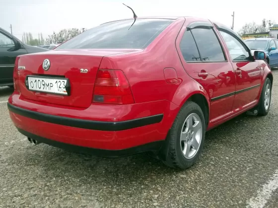 Купить Volkswagen Jetta 2000 см3 МКПП (150 л.с.) Бензин инжектор в Тбилисская: цвет красный Седан 2000 года по цене 260000 рублей, объявление №3851 на сайте Авторынок23