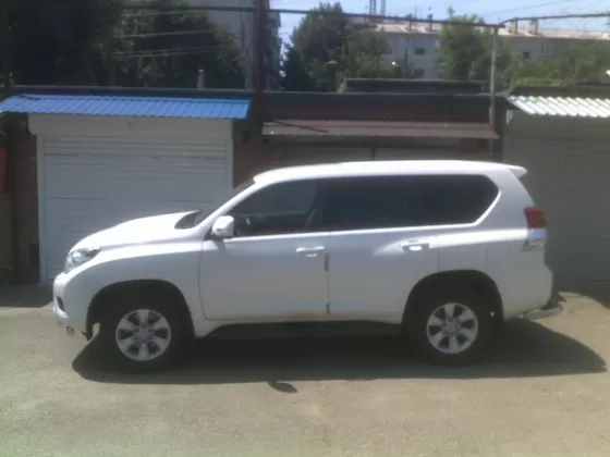 Купить Toyota Land Cruiser Prado 3000 см3 АКПП (173 л.с.) Дизельный в Краснодар: цвет белый Внедорожник 2012 года по цене 1800000 рублей, объявление №4421 на сайте Авторынок23