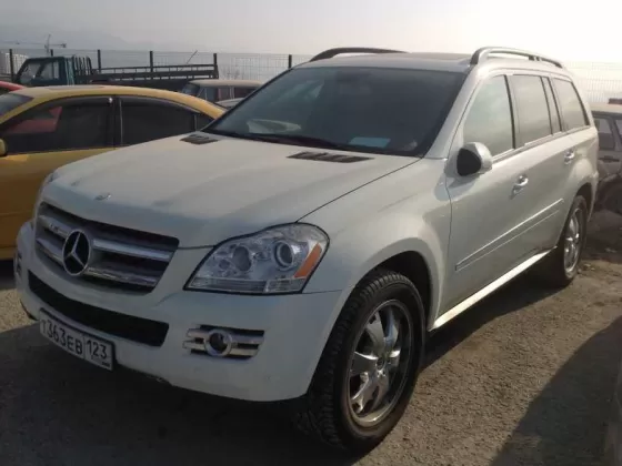 Купить Mercedes-Benz GL 450 4500 см3 АКПП (335 л.с.) Бензин инжектор в Новоросийск: цвет белый Внедорожник 2008 года по цене 1230000 рублей, объявление №858 на сайте Авторынок23
