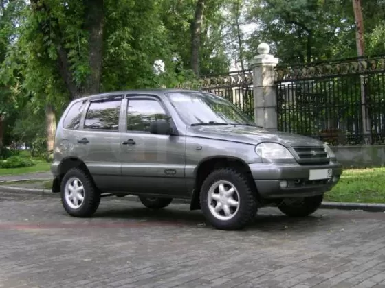 Купить Chevrolet Niva 1700 см3 МКПП (80 л.с.) Бензин инжектор в Краснодар: цвет серый металлик Внедорожник 2004 года по цене 235000 рублей, объявление №1061 на сайте Авторынок23