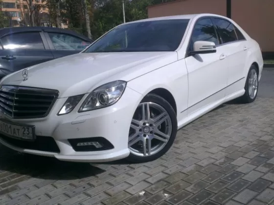 Купить Mercedes-Benz E 300 3000 см3 АКПП (231 л.с.) Бензин инжектор в Новороссийск: цвет белый Седан 2010 года по цене 1300000 рублей, объявление №2150 на сайте Авторынок23