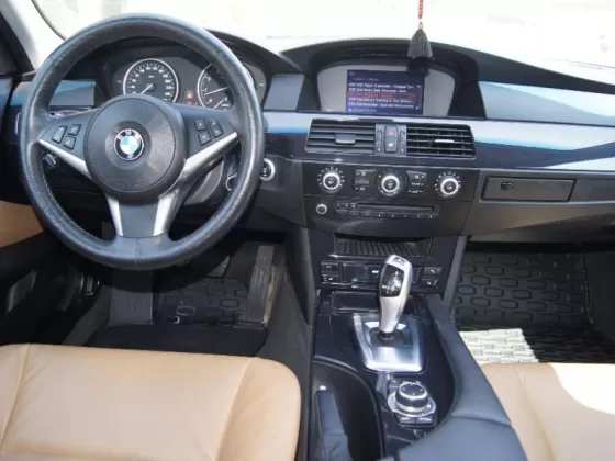 Купить BMW 5 2500 см3 АКПП (184 л.с.) Бензин инжектор в Новороссийск: цвет белый Седан 2009 года по цене 915000 рублей, объявление №2042 на сайте Авторынок23
