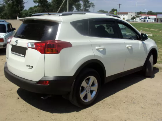 Купить Toyota RAV4 2200 см3 АКПП (150 л.с.) Дизель турбонаддув в Кропоткин: цвет белый Внедорожник 2014 года по цене 1520000 рублей, объявление №4448 на сайте Авторынок23