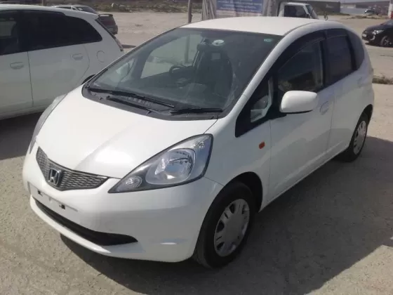 Купить Honda Fit 1400 см3 АКПП (109 л.с.) Бензин инжектор в Новороссийск: цвет белый Хетчбэк 2009 года по цене 420000 рублей, объявление №1034 на сайте Авторынок23