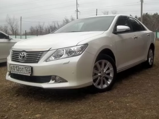 Купить Toyota Camry 2500 см3 АКПП (181 л.с.) Бензин инжектор в Кропоткин: цвет белый перламутр Седан 2014 года по цене 1300000 рублей, объявление №4165 на сайте Авторынок23