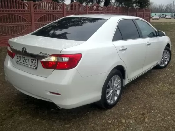 Купить Toyota Camry 2500 см3 АКПП (181 л.с.) Бензин инжектор в Кропоткин: цвет белый перламутр Седан 2014 года по цене 1300000 рублей, объявление №4165 на сайте Авторынок23