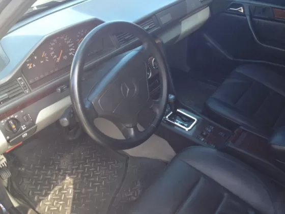 Купить Mercedes-Benz E 420 4200 см3 АКПП (279 л.с.) Бензин инжектор в Новороссийск: цвет черный Седан 1994 года по цене 650000 рублей, объявление №1819 на сайте Авторынок23