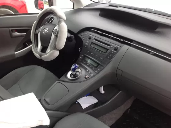 Купить Toyota Prius 1800 см3 АКПП (99 л.с.) Гибридный в Новороссийск: цвет серебро Хетчбэк 2010 года по цене 717000 рублей, объявление №1298 на сайте Авторынок23