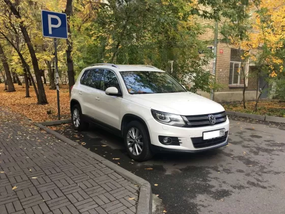Купить Volkswagen Tiguan 2 см3 АКПП (200 л.с.) Бензин карбюратор в Краснодар: цвет белый Внедорожник 2013 года по цене 1190000 рублей, объявление №14199 на сайте Авторынок23