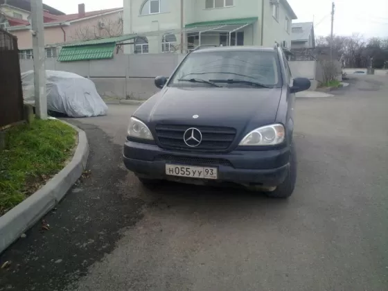 Купить Mercedes-Benz ML-430 4300 см3 АКПП (272 л.с.) Бензин инжектор в Новороссийск: цвет черный Внедорожник 1999 года по цене 370000 рублей, объявление №721 на сайте Авторынок23
