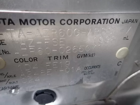 Купить Toyota NOAH 2000 см3 АКПП (150 л.с.) Бензин инжектор в Геленджик: цвет серебро Минивэн 2003 года по цене 285000 рублей, объявление №16097 на сайте Авторынок23