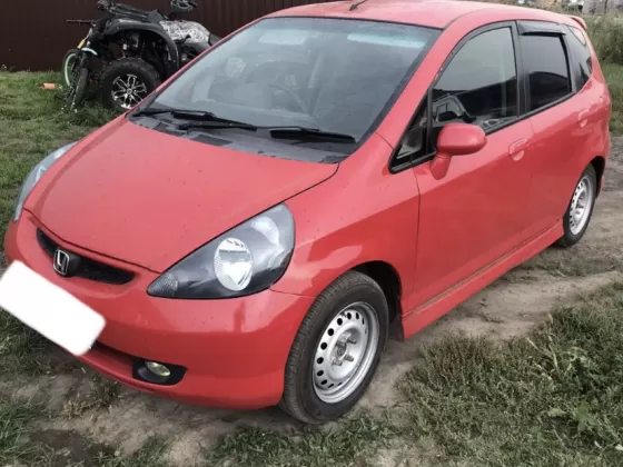 Купить Honda Fit 1300 см3 CVT (86 л.с.) Бензин инжектор в Тбилисская : цвет Красный Хетчбэк 2003 года по цене 350000 рублей, объявление №22400 на сайте Авторынок23