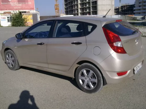 Купить Hyundai Solaris '2013 АКПП (1400/107 л.с.) Бензин инжектор Новороссийск цвет серебристый Хетчбэк по цене 498000 рублей, объявление №2227 на сайте Авторынок23