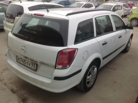 Купить Opel Astra 1300 см3 МКПП (90 л.с.) Дизель в Новороссийск: цвет белый Универсал 2006 года по цене 335000 рублей, объявление №1155 на сайте Авторынок23