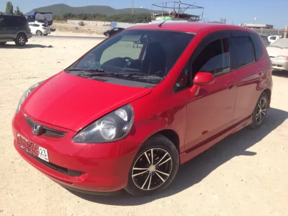 Купить Honda Fit 1300 см3 АКПП (86 л.с.) Бензин инжектор в Новороссийск: цвет красный Хетчбэк 2002 года по цене 210000 рублей, объявление №1994 на сайте Авторынок23