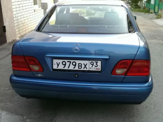 Купить Mercedes-Benz E 200 2000 см3 АКПП (136 л.с.) Бензин инжектор в Новороссийск: цвет голубой металик Седан 1997 года по цене 325000 рублей, объявление №1128 на сайте Авторынок23