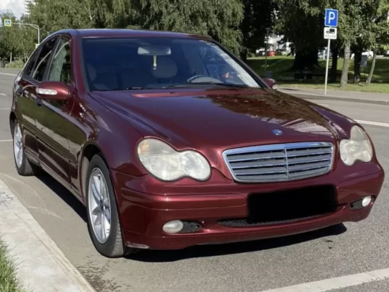 Купить Mercedes-Benz С200 1800 см3 АКПП (163 л.с.) Бензин инжектор в Новороссийск: цвет Красный Седан 2003 года по цене 530000 рублей, объявление №19722 на сайте Авторынок23