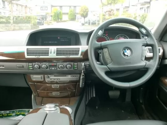 Купить BMW 740i 4000 см3 АКПП (306 л.с.) Бензин инжектор в Владикавказ: цвет белый Седан 2005 года по цене 650000 рублей, объявление №21070 на сайте Авторынок23