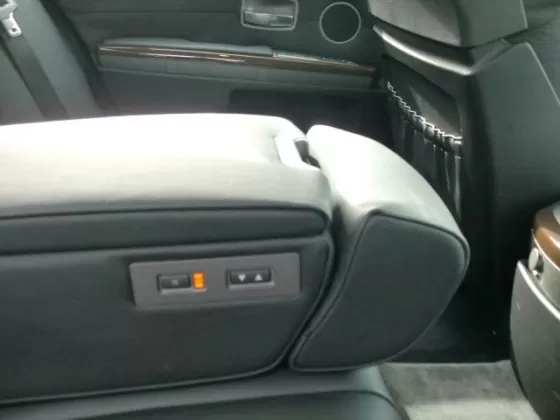 Купить BMW 740i 4000 см3 АКПП (306 л.с.) Бензин инжектор в Владикавказ: цвет белый Седан 2005 года по цене 650000 рублей, объявление №21070 на сайте Авторынок23