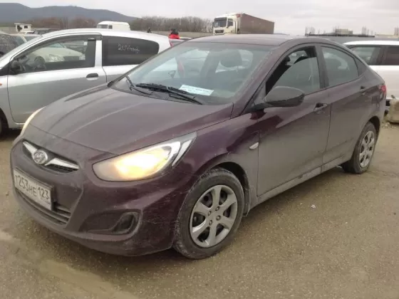 Купить Hyundai Solaris 1400 см3 АКПП (107 л.с.) Бензиновый в Армавир: цвет вишня Седан 2013 года по цене 460000 рублей, объявление №909 на сайте Авторынок23