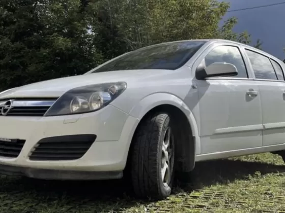 Купить Opel Astra 1598 см3 АКПП (105 л.с.) Бензин инжектор в Ейск: цвет Белый Хетчбэк 2005 года по цене 280000 рублей, объявление №22561 на сайте Авторынок23