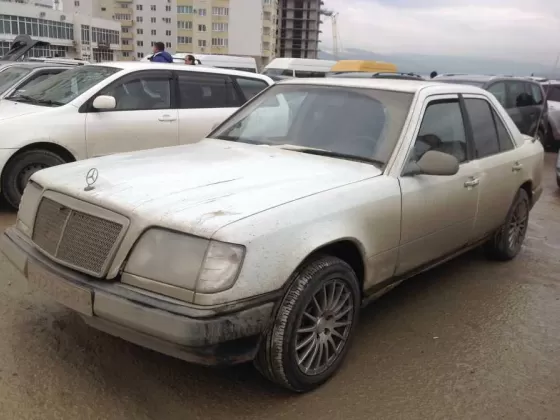 Купить Mercedes-Benz Е-300 3200 см3 МКПП (176 л.с.) Бензин инжектор в Новороссийск: цвет белый Седан 1988 года по цене 130000 рублей, объявление №786 на сайте Авторынок23