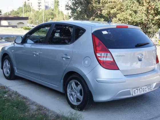 Купить Hyundai i30 1600 см3 АКПП (126 л.с.) Бензин инжектор в Новороссийск: цвет серебристый Хетчбэк 2010 года по цене 460000 рублей, объявление №1964 на сайте Авторынок23