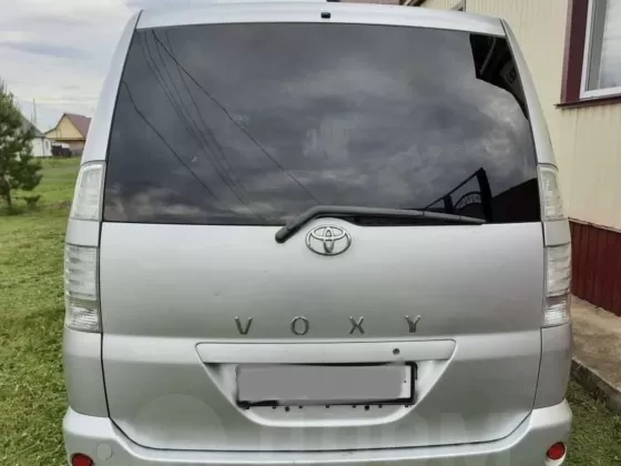 Купить Toyota VOXY 1998 см3 АКПП (152 л.с.) Бензин инжектор в Трудобеликовский: цвет Cеребртстый Микроавтобус 2003 года по цене 287000 рублей, объявление №24884 на сайте Авторынок23