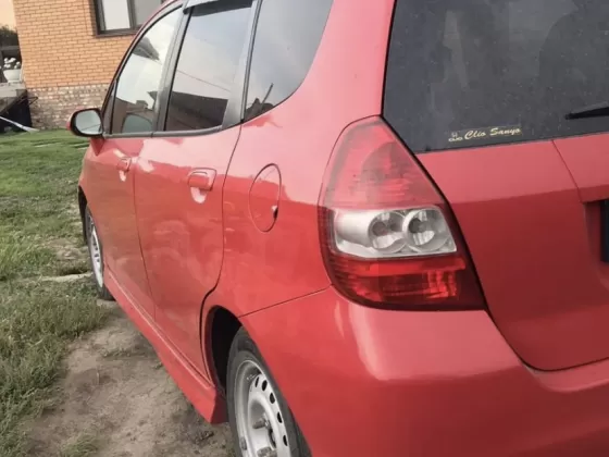 Купить Honda Fit 1300 см3 CVT (86 л.с.) Бензин инжектор в Тбилисская : цвет Красный Хетчбэк 2003 года по цене 350000 рублей, объявление №22400 на сайте Авторынок23