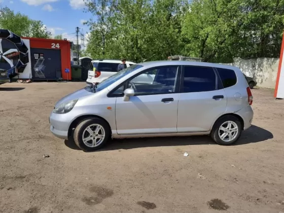 Купить Honda Jazz 1300 см3 АКПП (86 л.с.) Бензин инжектор в Армавир : цвет Серебряный Хетчбэк 2004 года по цене 370000 рублей, объявление №21771 на сайте Авторынок23