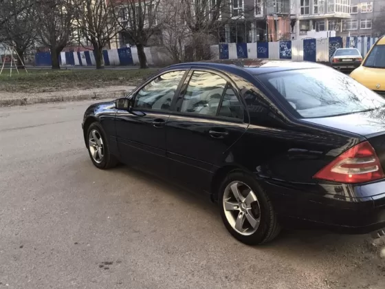 Купить Mercedes-Benz C200 1800 см3 АКПП (163 л.с.) Бензин инжектор в Новороссийск : цвет Темно синий Седан 2003 года по цене 555000 рублей, объявление №20616 на сайте Авторынок23