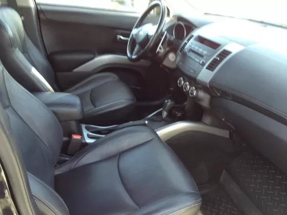 Купить Mitsubishi Outlander 2400 см3 АКПП (170 л.с.) Бензин инжектор в Новороссийск: цвет черный Внедорожник 2011 года по цене 920000 рублей, объявление №514 на сайте Авторынок23