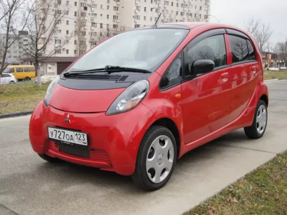 Купить Mitsubishi i-MiEV 700 см3 АКПП (52 л.с.) Бензин инжектор в Новороссийск: цвет красный Хетчбэк 2009 года по цене 300000 рублей, объявление №3006 на сайте Авторынок23