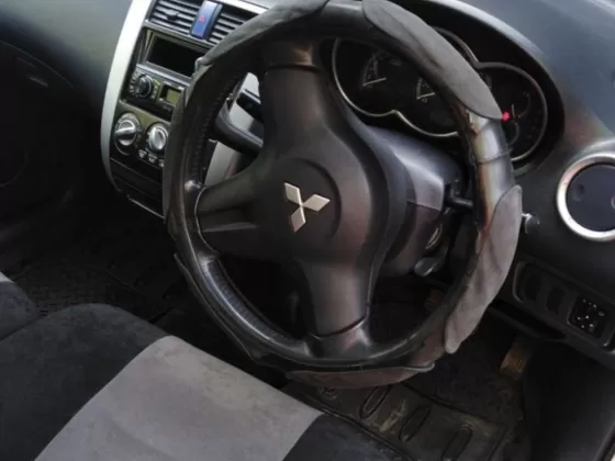Купить Mitsubishi Colt 1363 см3 CVT (90 л.с.) Бензин карбюратор в Новороссийск : цвет Серебристый Хетчбэк 2003 года по цене 450000 рублей, объявление №24981 на сайте Авторынок23