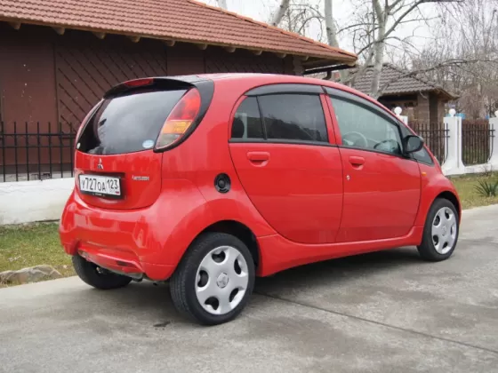 Купить Mitsubishi i-MiEV 700 см3 АКПП (52 л.с.) Бензин инжектор в Новороссийск: цвет красный Хетчбэк 2009 года по цене 300000 рублей, объявление №3006 на сайте Авторынок23