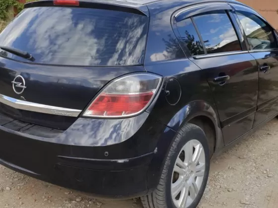 Купить Opel Astra 1598 см3 АКПП (105 л.с.) Бензин инжектор в Анастасиевская: цвет Черный Хетчбэк 2005 года по цене 277000 рублей, объявление №22563 на сайте Авторынок23