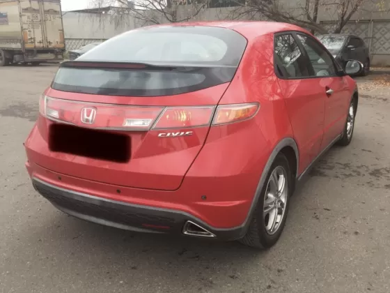 Купить Honda Civic 1800 см3 АКПП (140 л.с.) Бензин инжектор в Верхнебаканский: цвет Красный Хетчбэк 2008 года по цене 175000 рублей, объявление №20574 на сайте Авторынок23