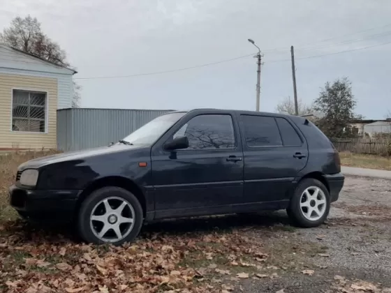 Купить Volkswagen Golf 1800 см3 МКПП (75 л.с.) Бензин карбюратор в Геленджик: цвет Чёрный Хетчбэк 1993 года по цене 210000 рублей, объявление №20634 на сайте Авторынок23