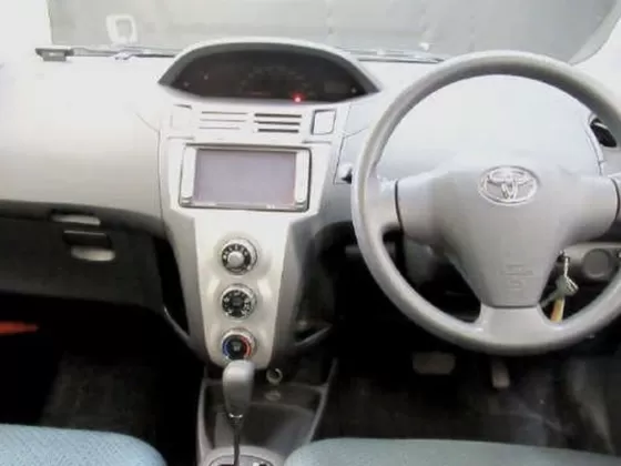 Купить Toyota Vitz 1000 см3 CVT (71 л.с.) Бензин компрессор в Крымская: цвет Серебряный Хетчбэк 2005 года по цене 250000 рублей, объявление №22451 на сайте Авторынок23