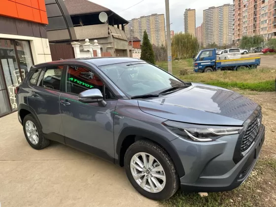 Купить Toyota Corolla Cross 1797 см3 CVT (122 л.с.) Гибридный бензиновый в Краснодар: цвет Светвло-голубой Кроссовер 2022 года по цене 3300000 рублей, объявление №25579 на сайте Авторынок23